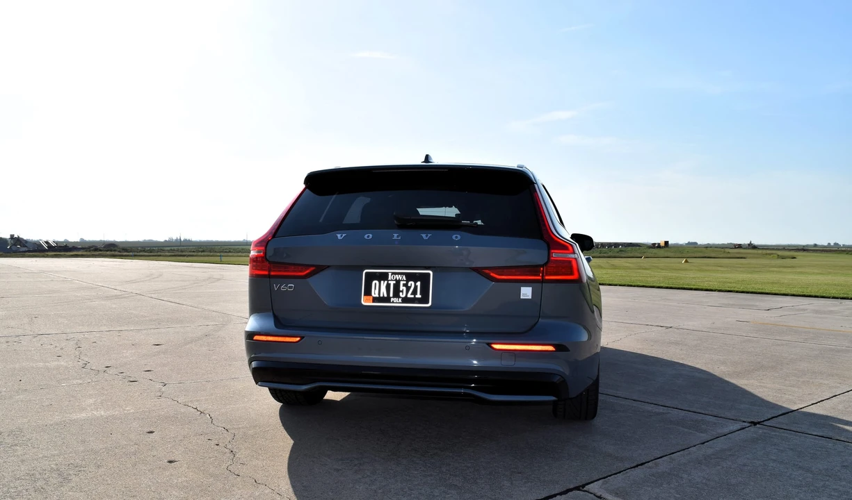 2023 Volvo V60 2nd Gen - Image 16 of 31