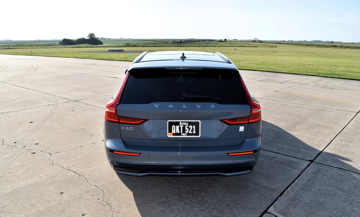 2023 Volvo V60 2nd Gen - Image 14 of 31