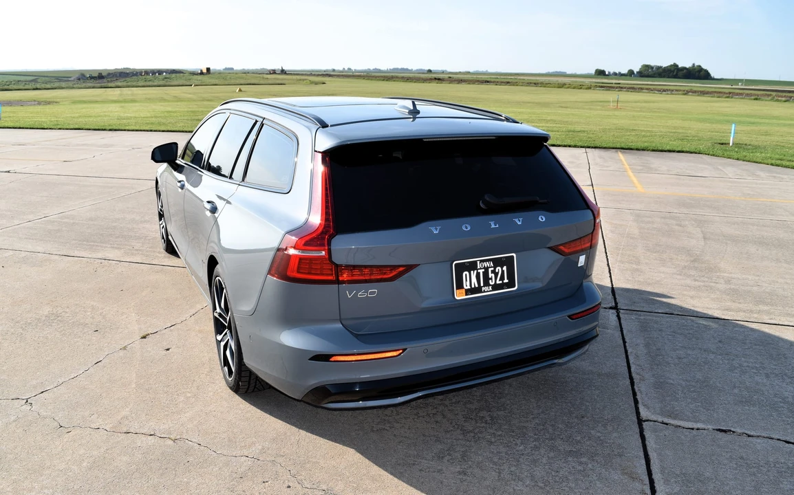 2023 Volvo V60 2nd Gen - Image 12 of 31