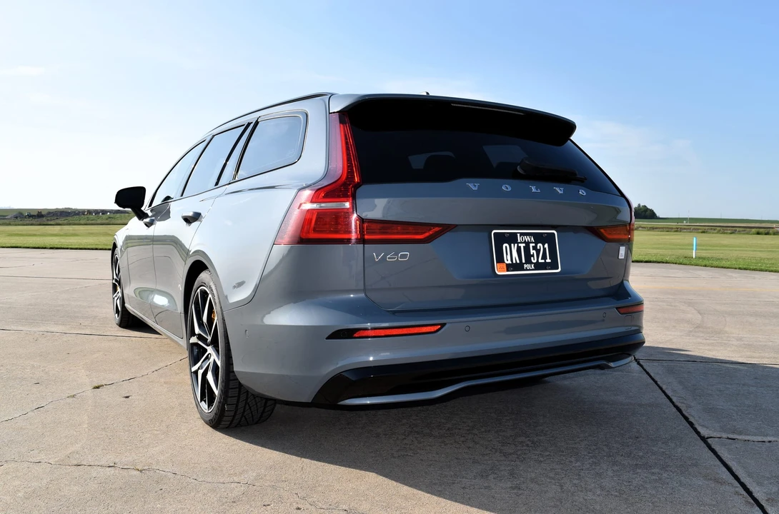 2023 Volvo V60 2nd Gen - Image 13 of 31