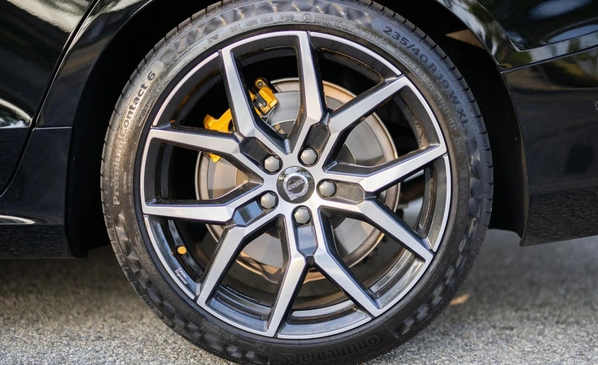 2023 Volvo V60 2nd Gen - Image 12 of 21