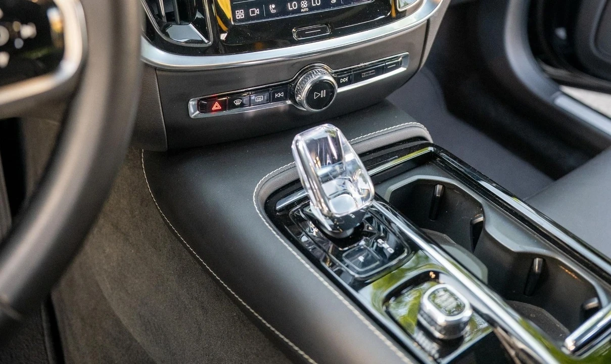 2023 Volvo V60 2nd Gen - Image 14 of 21