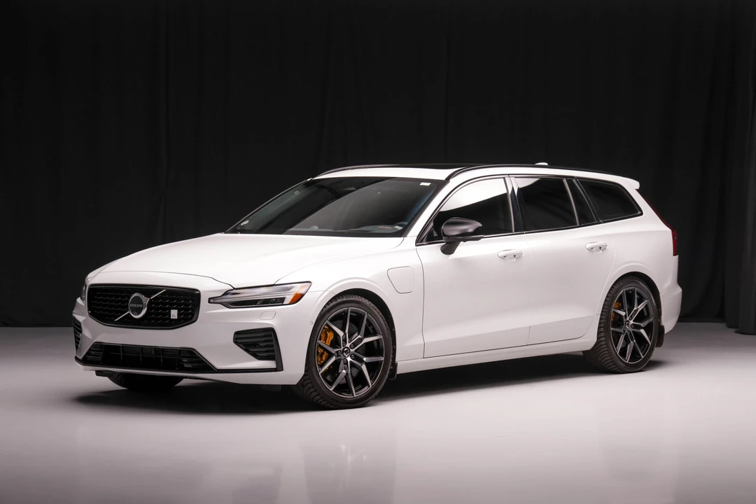 2023 Volvo V60 2nd Gen - Image 2 of 31