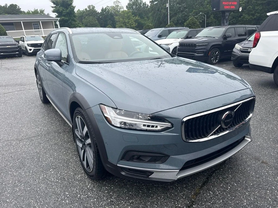 2023 Volvo V90 - Image 2 of 5