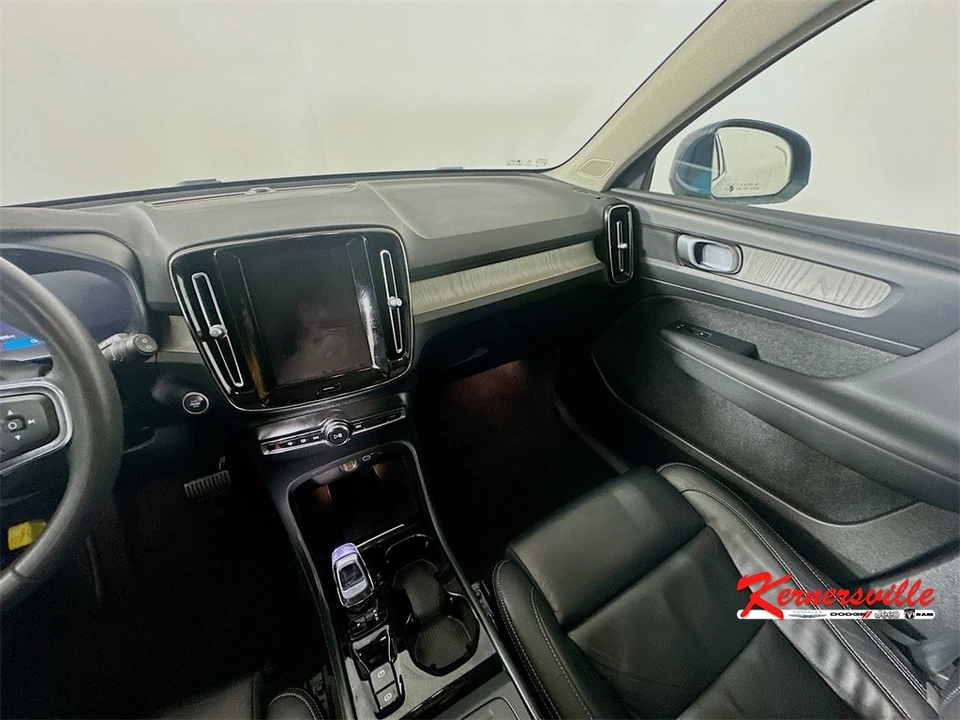 2023 Volvo XC40 - Image 11 of 21