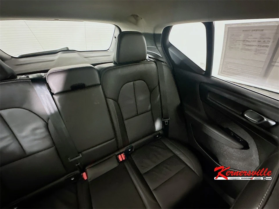2023 Volvo XC40 - Image 14 of 21