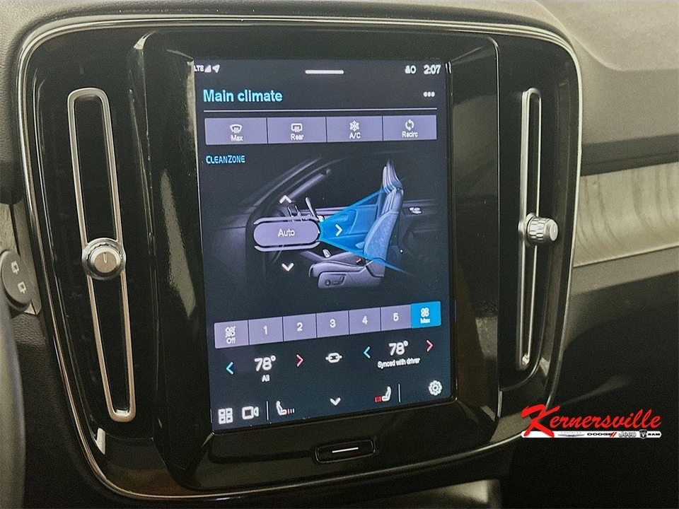 2023 Volvo XC40 - Image 18 of 21