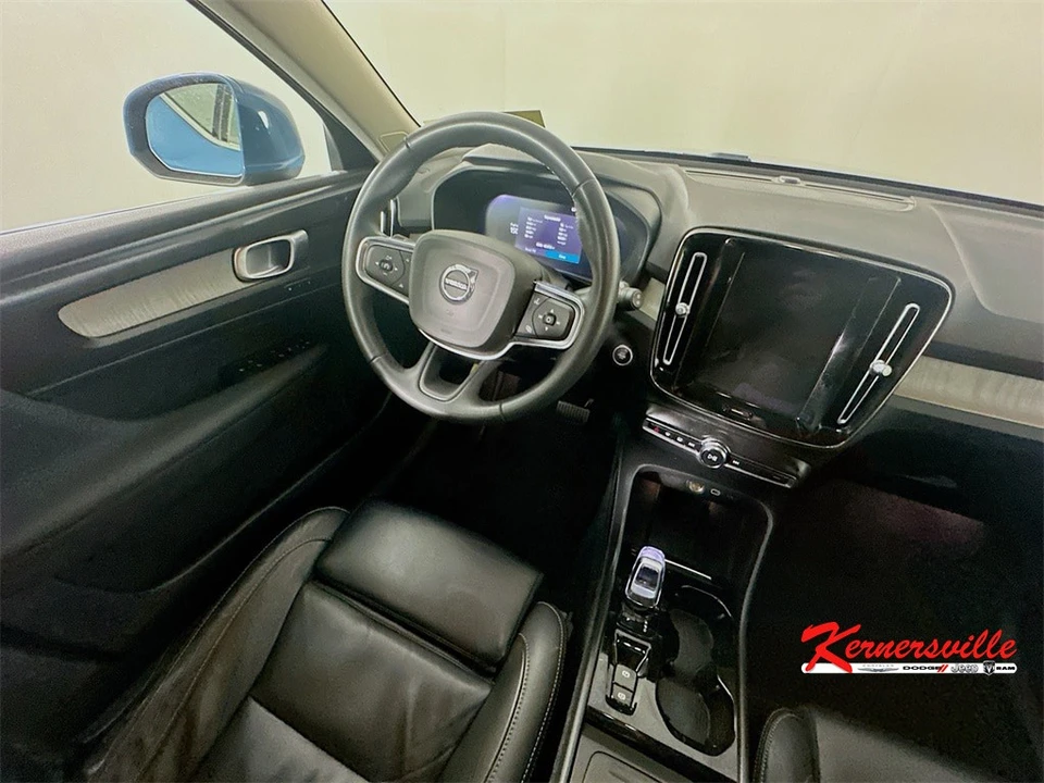 2023 Volvo XC40 - Image 9 of 21