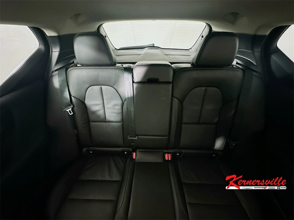 2023 Volvo XC40 - Image 13 of 21