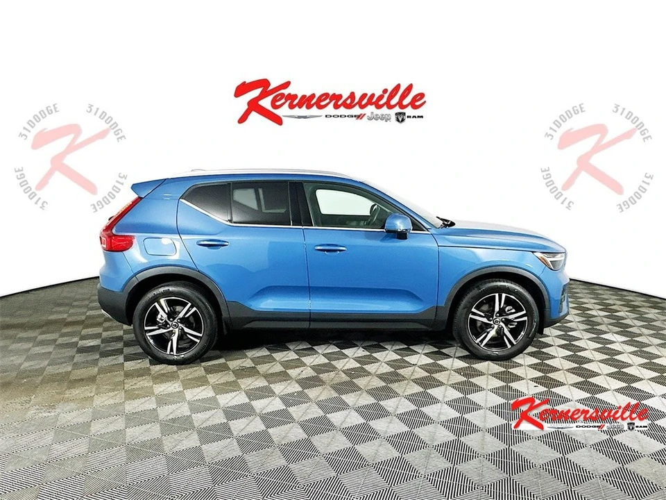 2023 Volvo XC40 - Image 8 of 12
