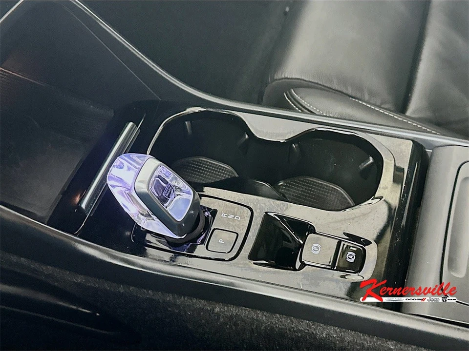 2023 Volvo XC40 - Image 16 of 21