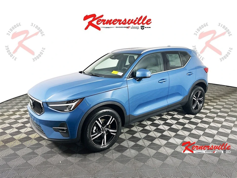 2023 Volvo XC40 - Image 3 of 12