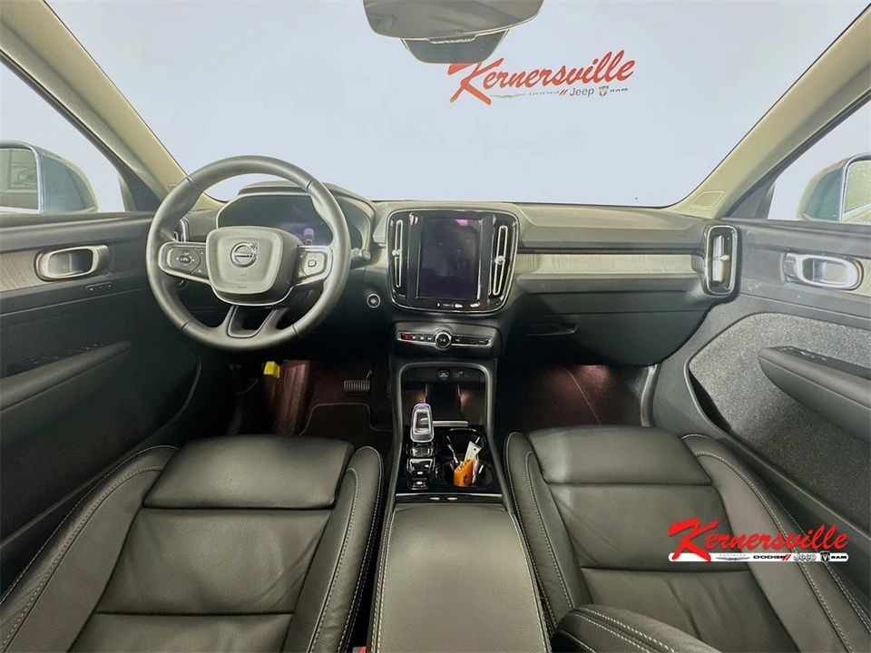 2023 Volvo XC40 - Image 10 of 21