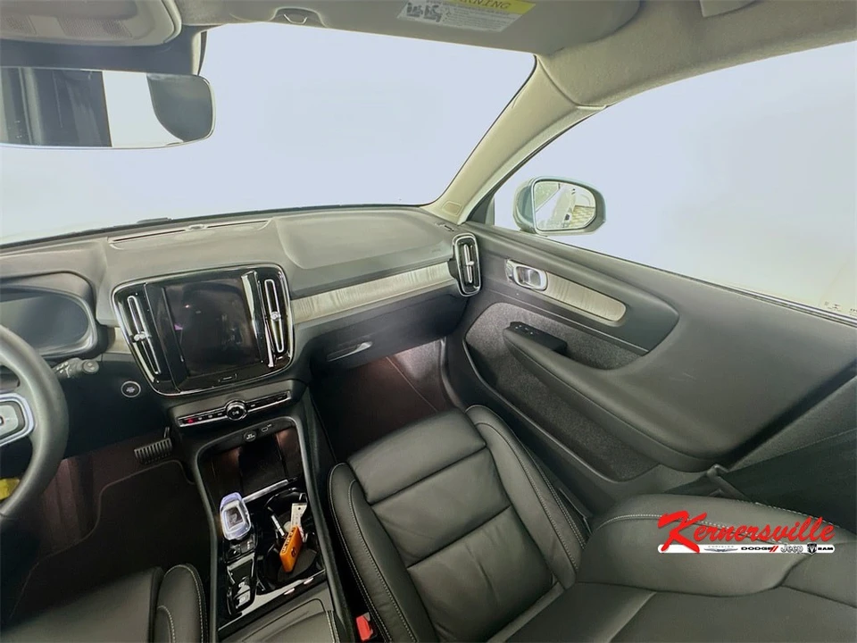 2023 Volvo XC40 - Image 11 of 21