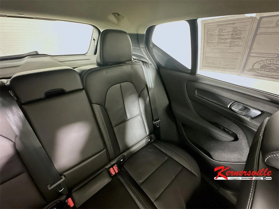2023 Volvo XC40 - Image 14 of 21