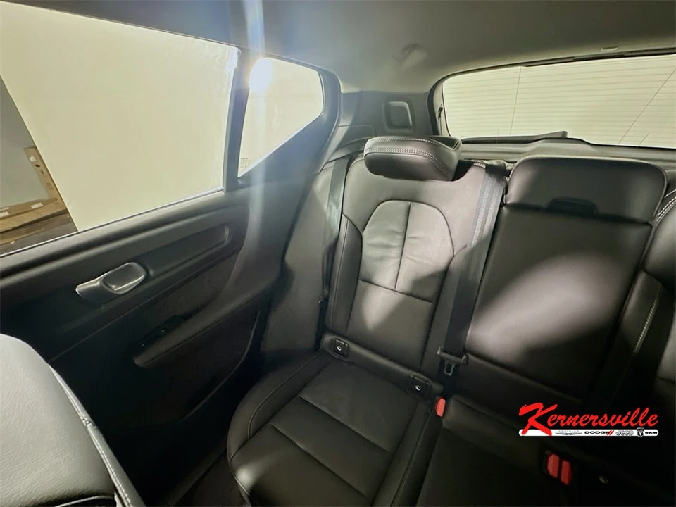 2023 Volvo XC40 - Image 12 of 21