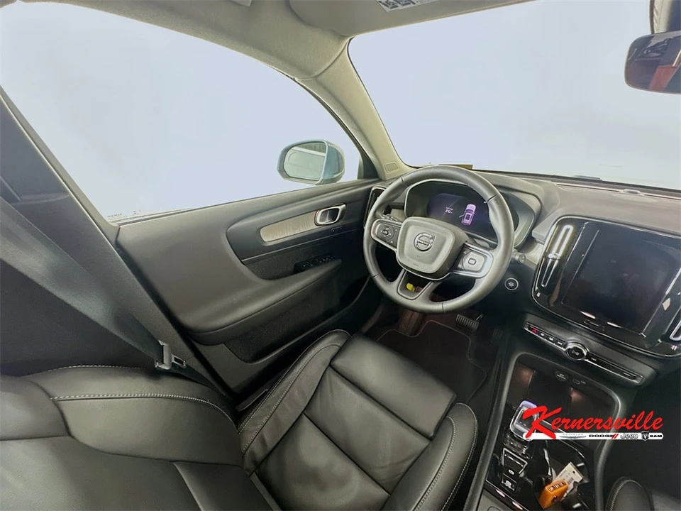 2023 Volvo XC40 - Image 9 of 21