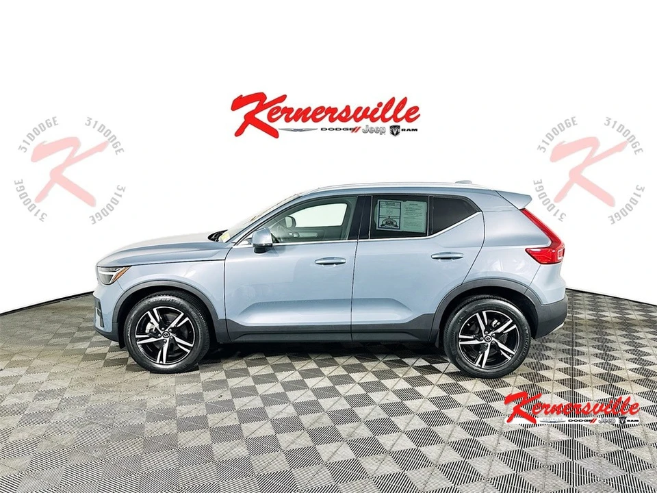 2023 Volvo XC40 - Image 4 of 21