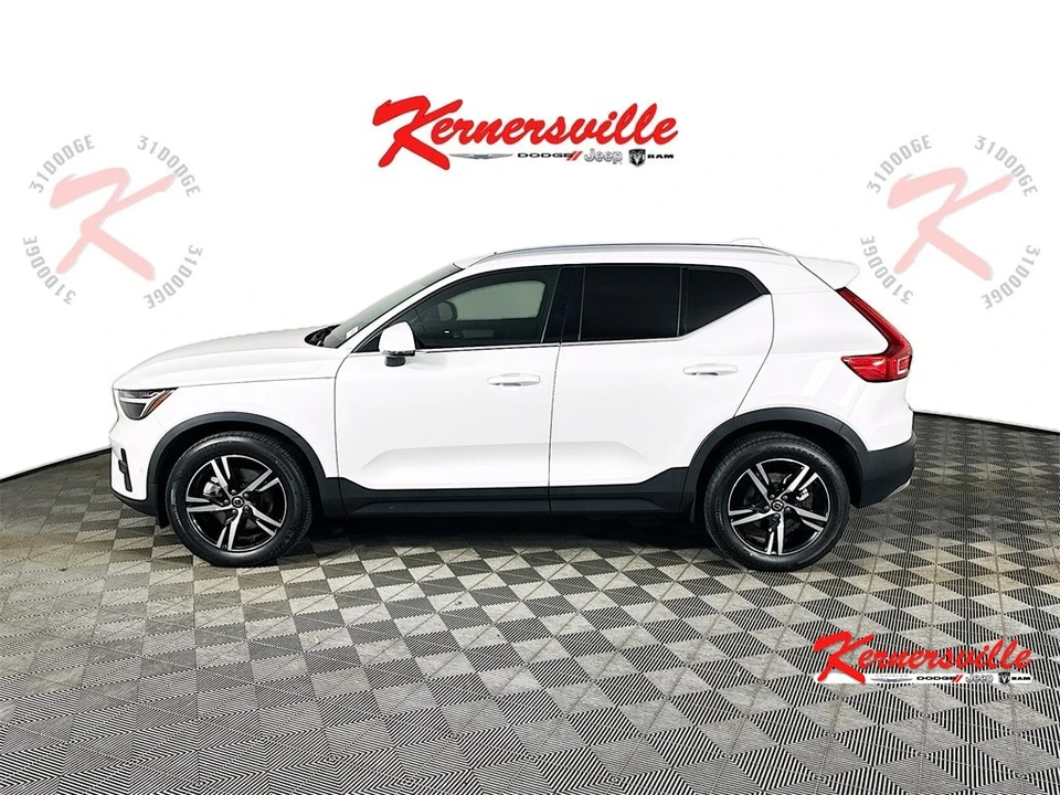 2023 Volvo XC40 - Image 4 of 21