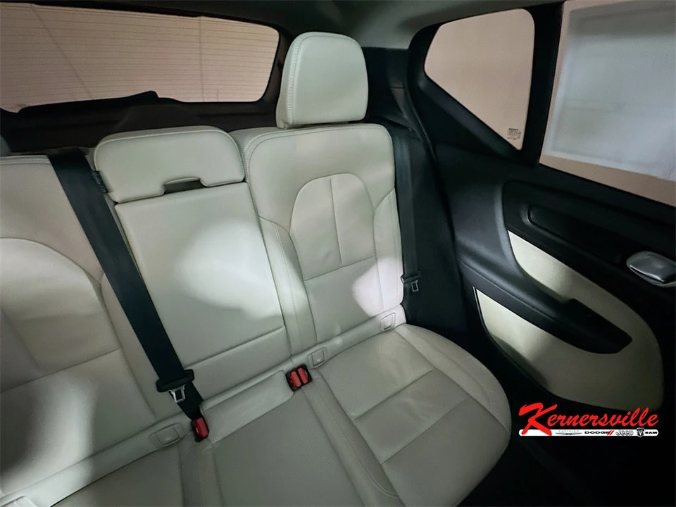 2023 Volvo XC40 - Image 14 of 21