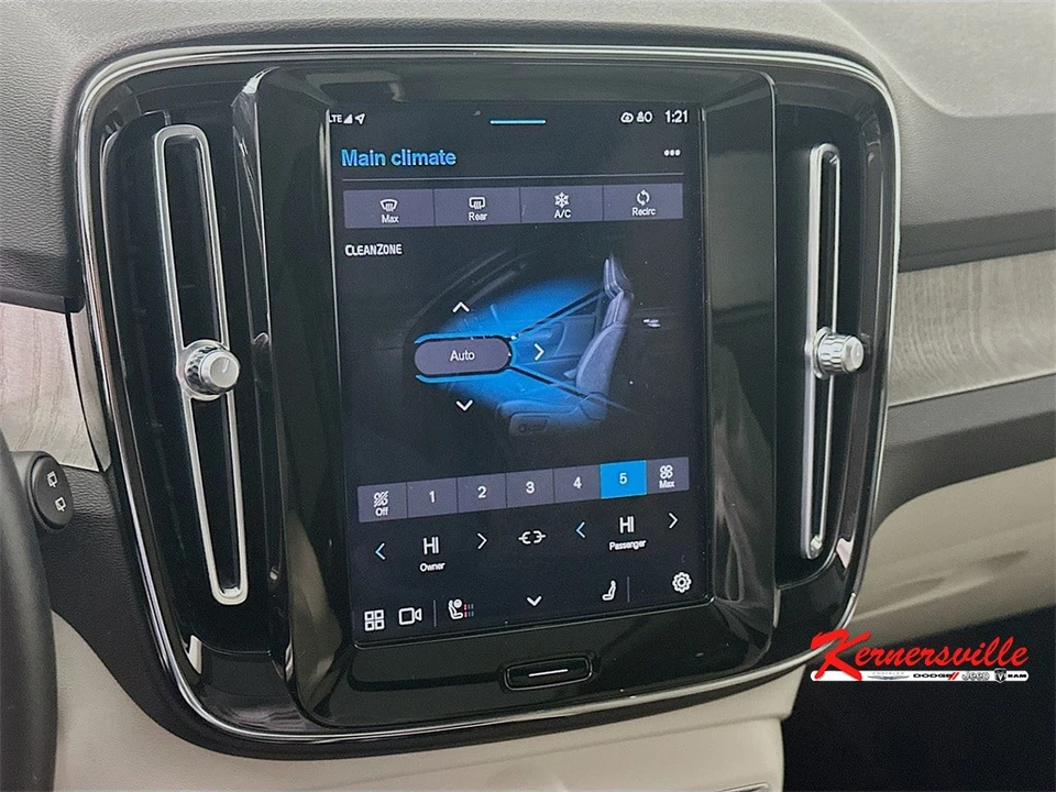 2023 Volvo XC40 - Image 18 of 21