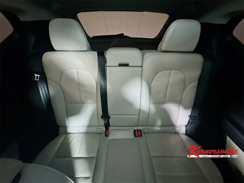 2023 Volvo XC40 - Image 13 of 21