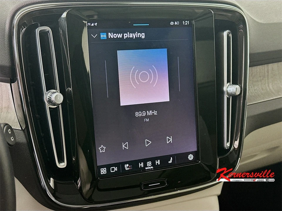 2023 Volvo XC40 - Image 17 of 21