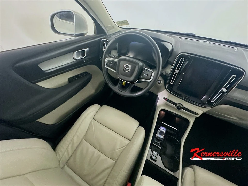 2023 Volvo XC40 - Image 9 of 21