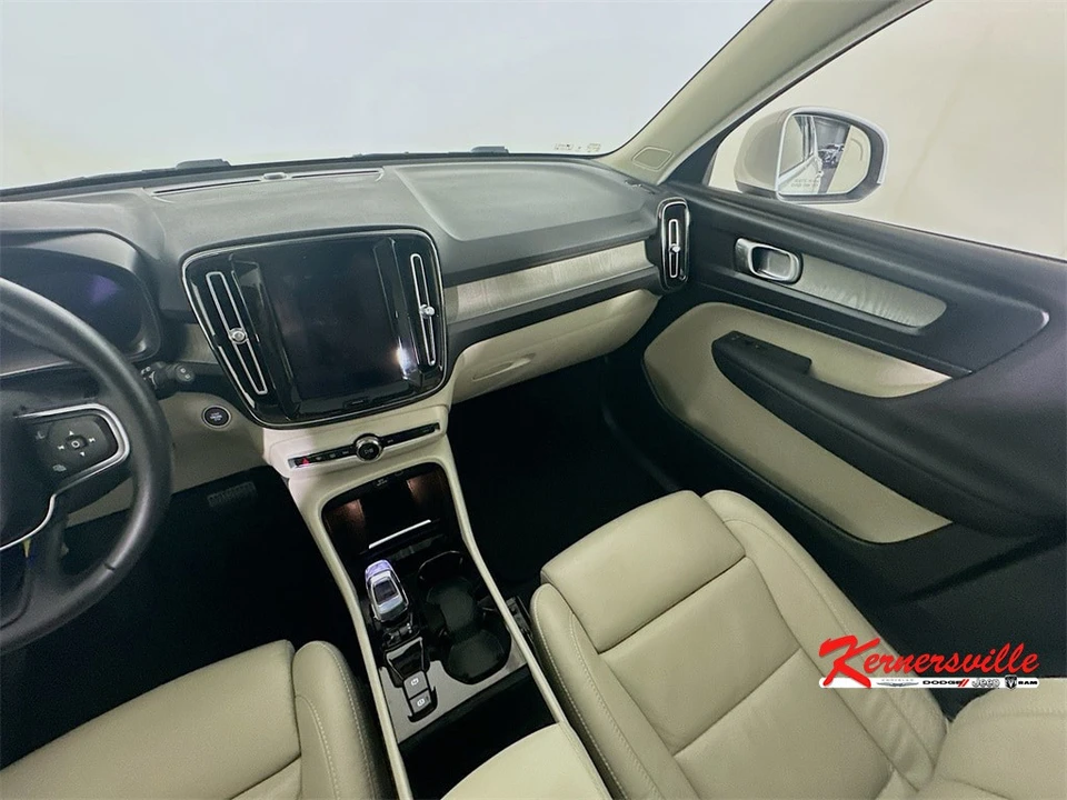 2023 Volvo XC40 - Image 11 of 21