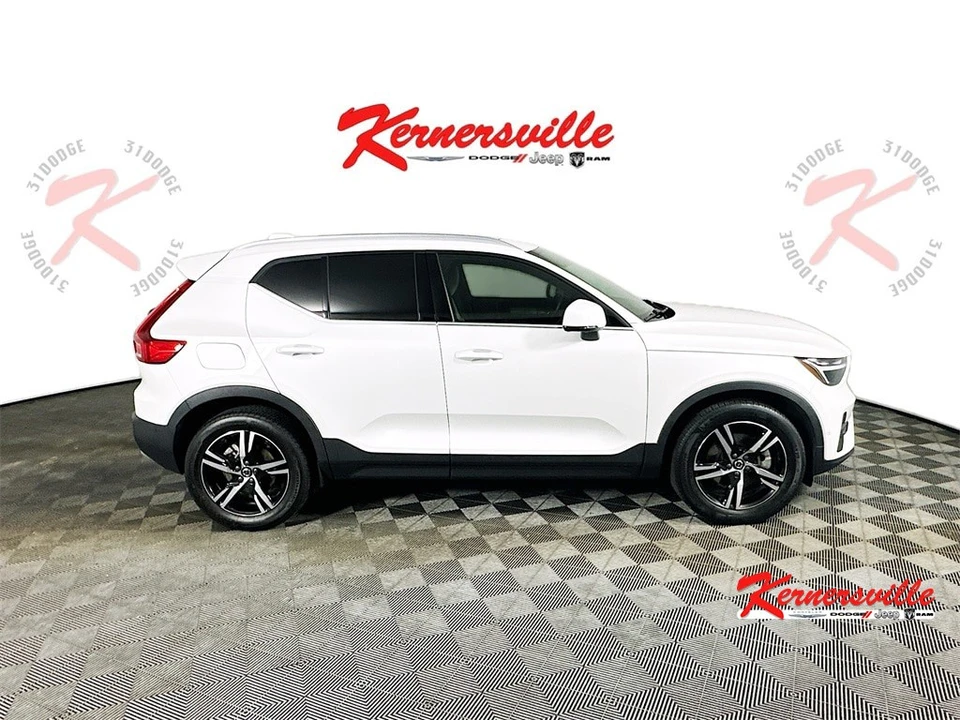 2023 Volvo XC40 - Image 8 of 21