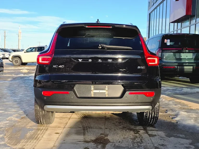 2023 Volvo XC40 - Image 14 of 15