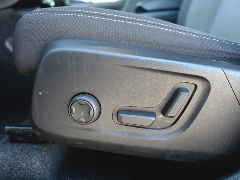 2023 Volvo XC40 - Image 9 of 15
