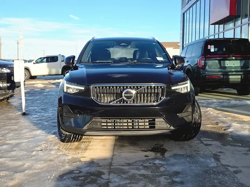 2023 Volvo XC40 - Image 2 of 15