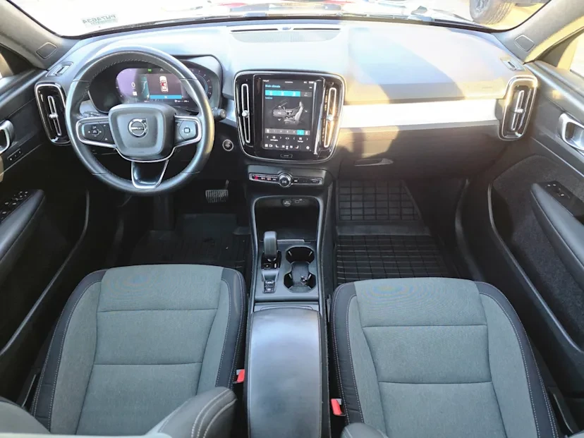 2023 Volvo XC40 - Image 5 of 15