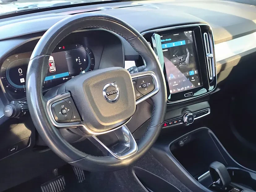 2023 Volvo XC40 - Image 8 of 15