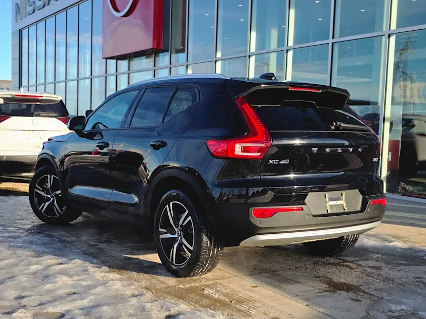 2023 Volvo XC40 - Image 3 of 15