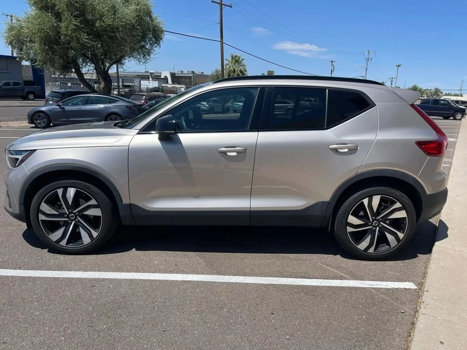 2023 Volvo XC40 - Image 4 of 14