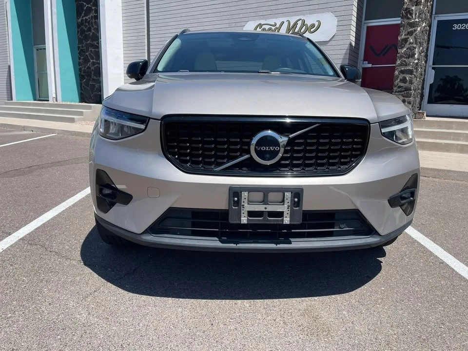 2023 Volvo XC40 - Image 2 of 14