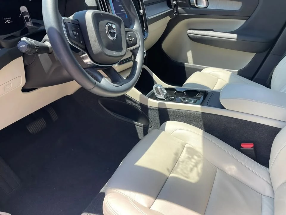 2023 Volvo XC40 - Image 9 of 14