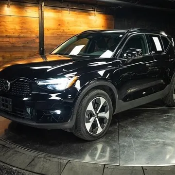 2023 Volvo XC40 B4