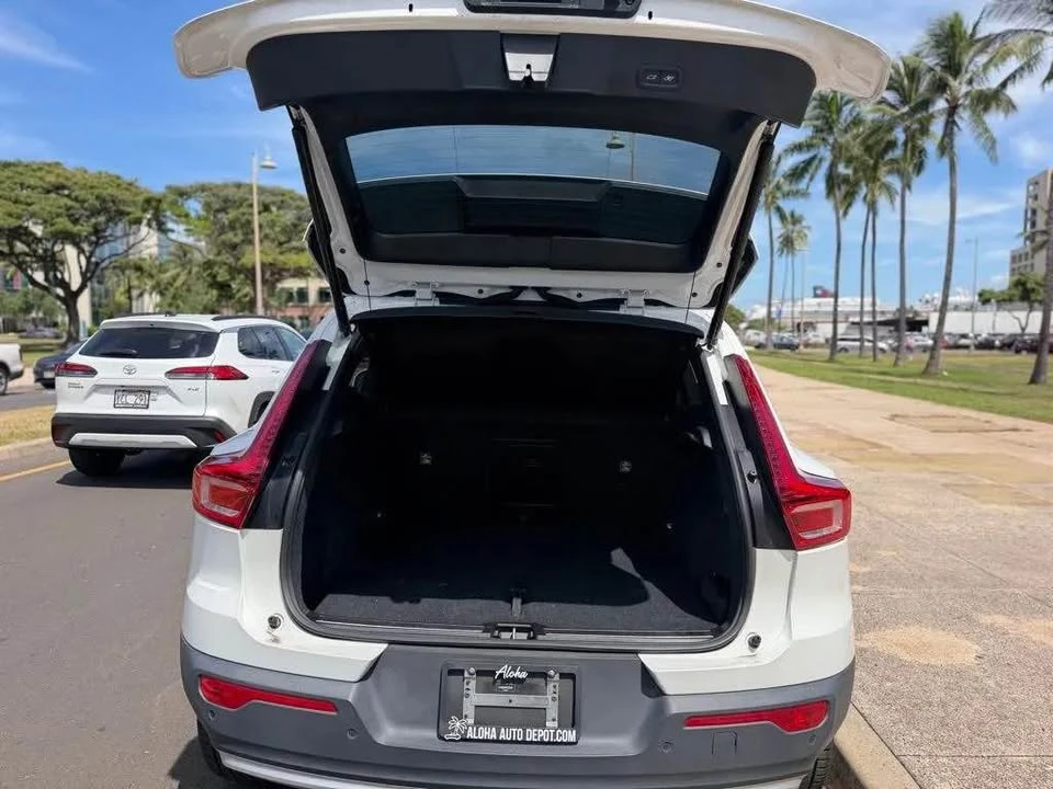 2023 Volvo XC40 - Image 8 of 17