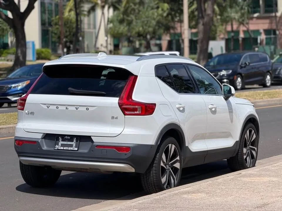 2023 Volvo XC40 - Image 5 of 17