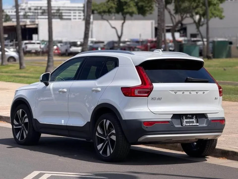 2023 Volvo XC40 - Image 3 of 17