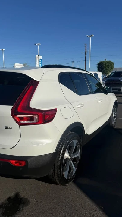 2023 Volvo XC40 - Image 4 of 6