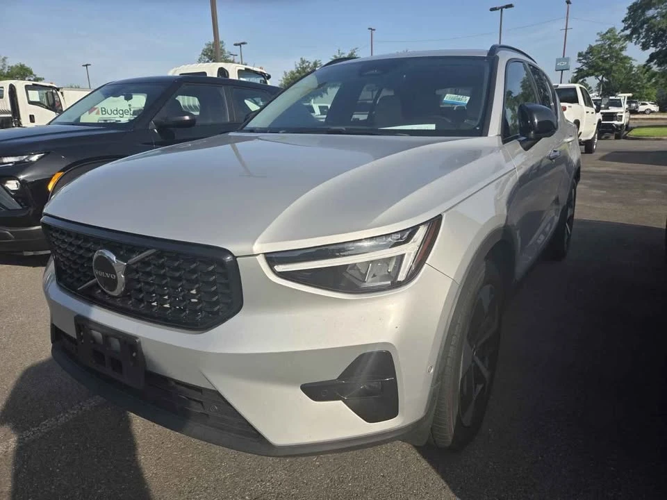 2023 Volvo XC40 - Image 4 of 7