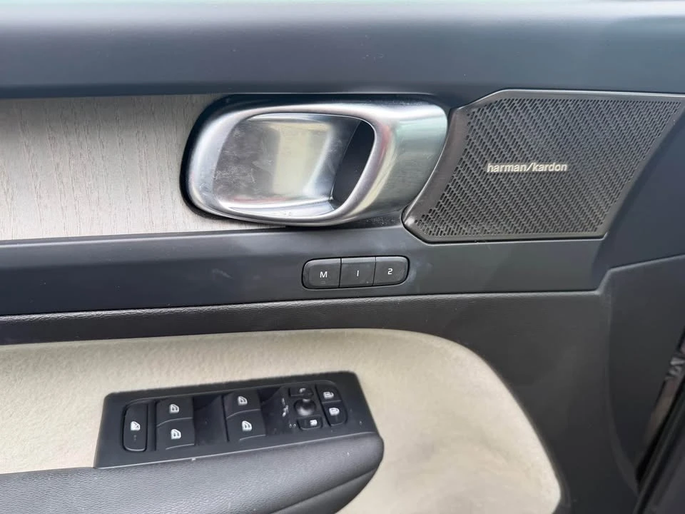 2023 Volvo XC40 - Image 13 of 20