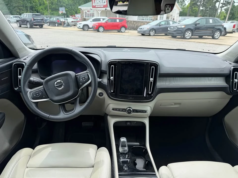2023 Volvo XC40 - Image 14 of 20