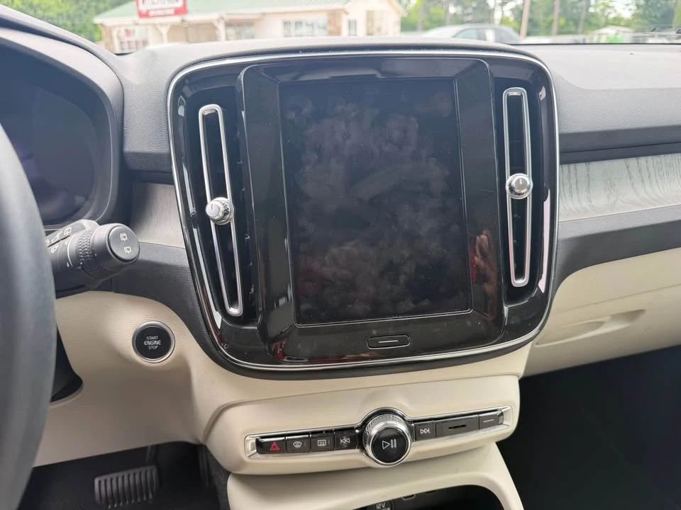 2023 Volvo XC40 - Image 17 of 20