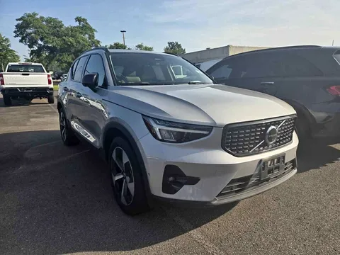2023 Volvo XC40 B4 Ultimate Sport Utility 4D