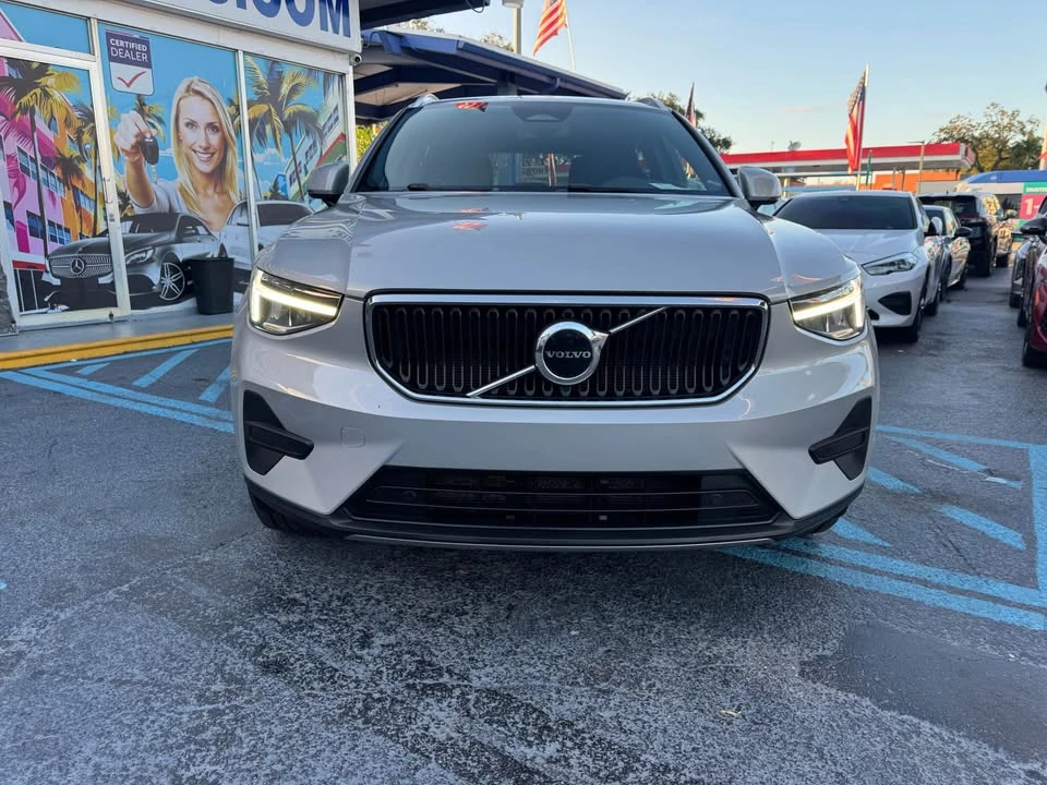 2023 Volvo XC40 - Image 2 of 11
